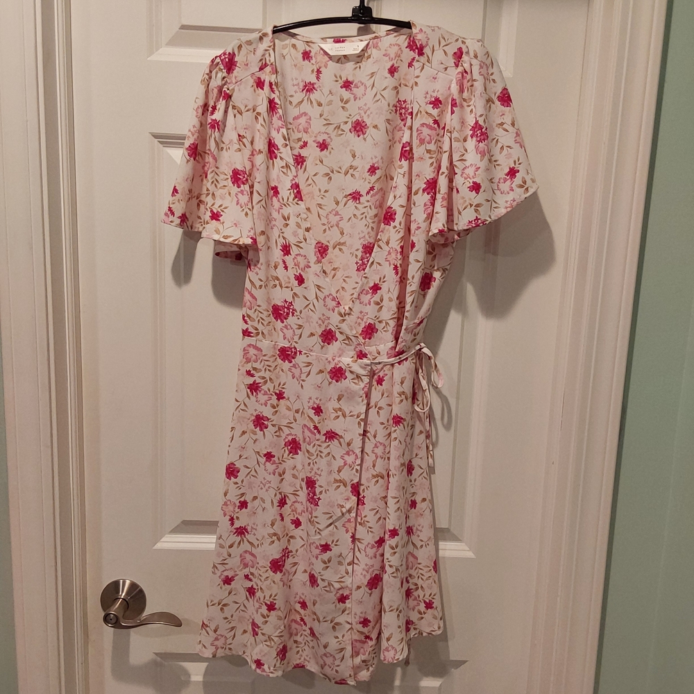 LC Lauren Conrad Floral Mini Wrap Dress in Pink and Cream. Small